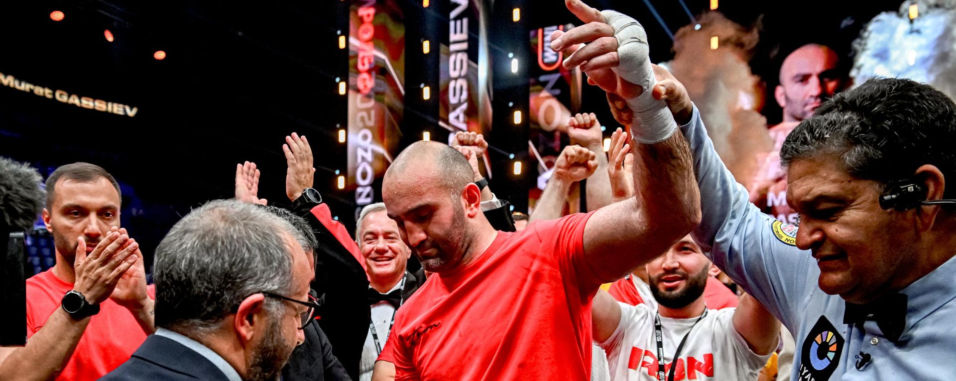 Мурат Гассиев (Россия), одержавший победу в поединке с Питером Кадиру (Германия) в Москве - Sputnik Южная Осетия, 1920, 11.07.2026
