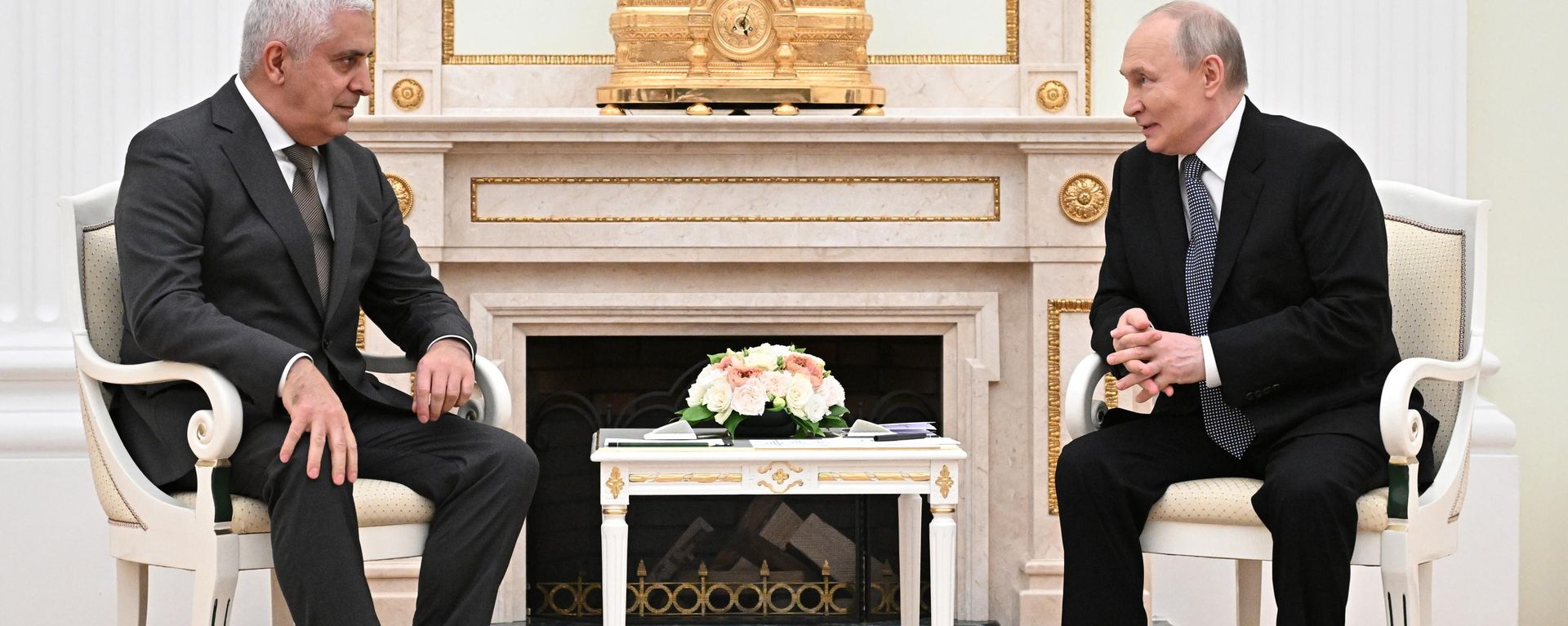 Президент РФ Владимир Путин и временно исполняющий обязанности президента Южной Осетии Марат Камболов - Sputnik Южная Осетия, 1920, 13.07.2026