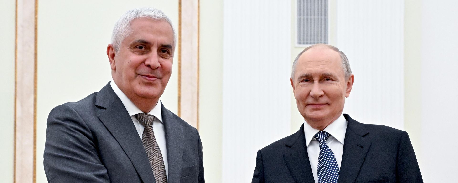 Встреча президента РФ Владимира Путина и врио президента Южной Осетии Марата Камболова Встреча президента РФ Владимира Путина и врио президента Южной Осетии Марата Камболова - Sputnik Южная Осетия, 1920, 14.07.2026