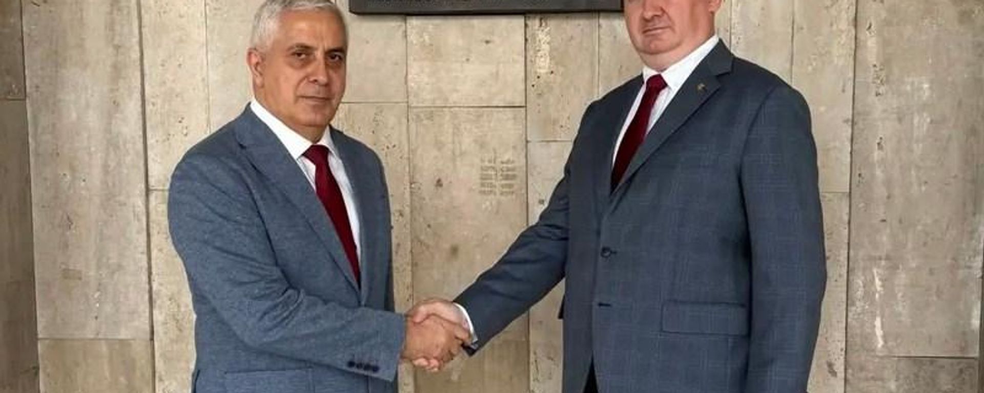 Исполняющий обязанности президента Южной Осетии Марат Камболов провел рабочую встречу с ректором Российского технологического университета (РТУ МИРЭА) Станиславом Куджем - Sputnik Южная Осетия, 1920, 14.07.2026