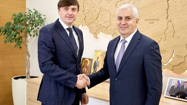 Южная Осетия и Минпросвещения России проведут совместные педсовет и родительское собрание — Камболов - Sputnik Южная Осетия