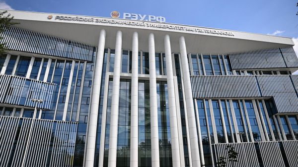 Вице-премьер правительства РФ Д. Чернышенко посетил РЭУ им. Г.В. Плеханова - Sputnik Южная Осетия