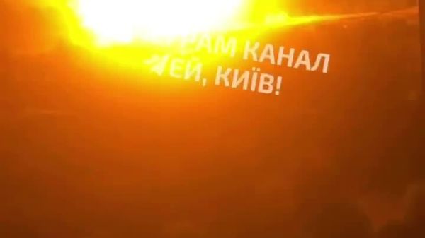 Это было почти как ядерный взрыв — в украинских Telegram-каналах расходятся новые кадры взрыва после удара ВС РФ на машиностроительном заводе Визар в Вишнёвом Киевской области 6 июля этого года - Sputnik Южная Осетия