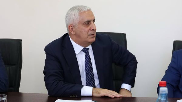 Встреча исполняющего обязанности президента Марата Камболова с депутатами парламента - Sputnik Южная Осетия