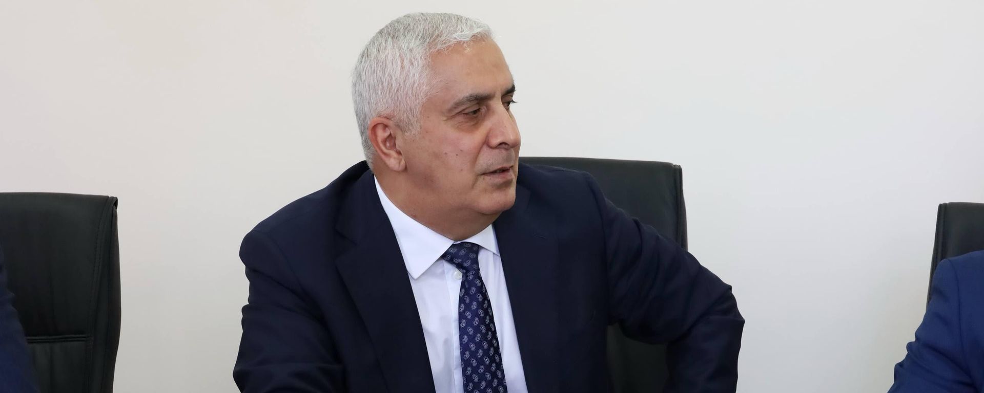 Встреча исполняющего обязанности президента Марата Камболова с депутатами парламента - Sputnik Южная Осетия, 1920, 23.07.2026