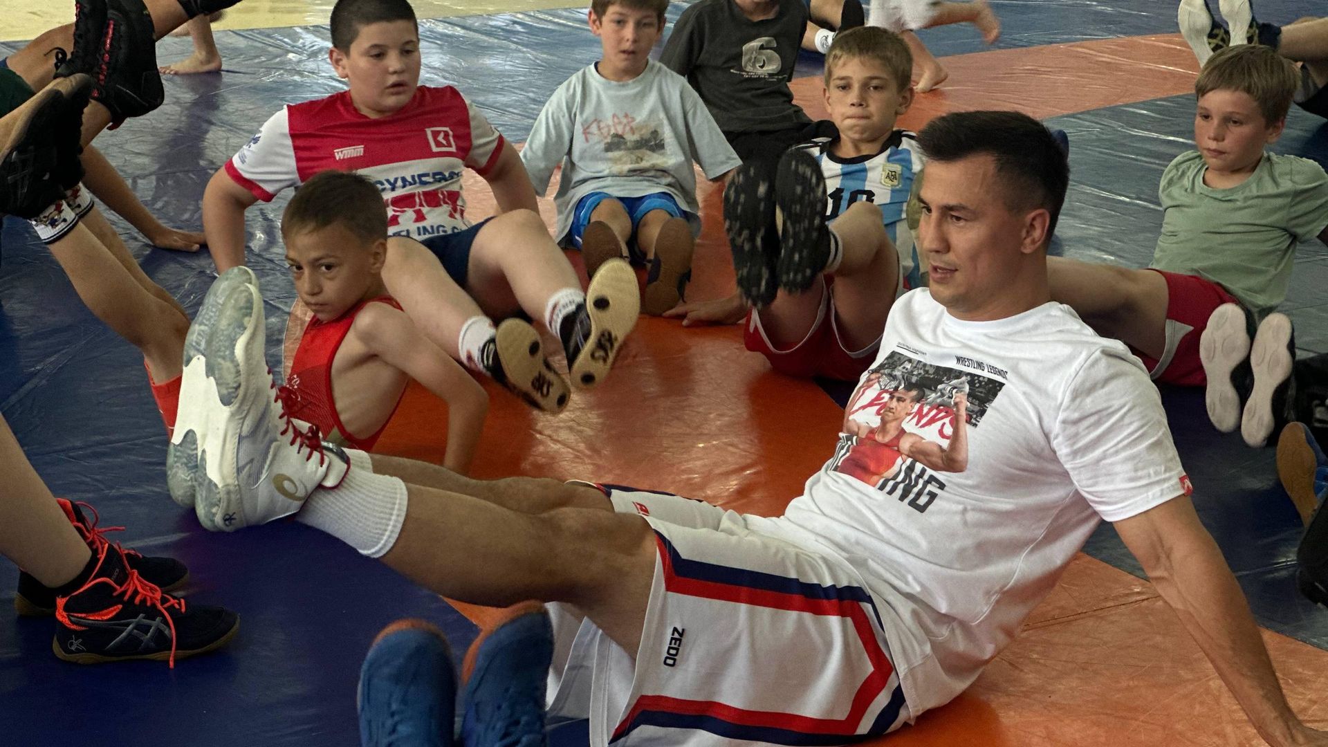 В Цхинвале прошел мастер-класс двукратного олимпийского чемпиона по греко-римской борьбе Романа Власова. В Цхинвале прошел мастер-класс двукратного олимпийского чемпиона по греко-римской борьбе Романа Власова. - Sputnik Южная Осетия, 1920, 25.07.2026