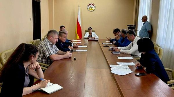 В парламенте Южной Осетии рассмотрели проект конституционного закона о внесении изменений в статью 61 Конституции республики - Sputnik Южная Осетия