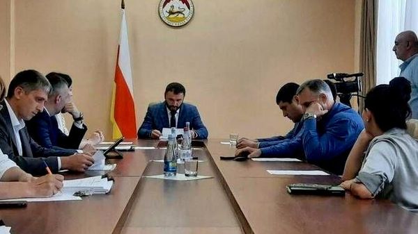 В парламенте Южной Осетии комитет по бюджету и налогам рассмотрел поправки в закон о госбюджете на 2026 год - Sputnik Южная Осетия