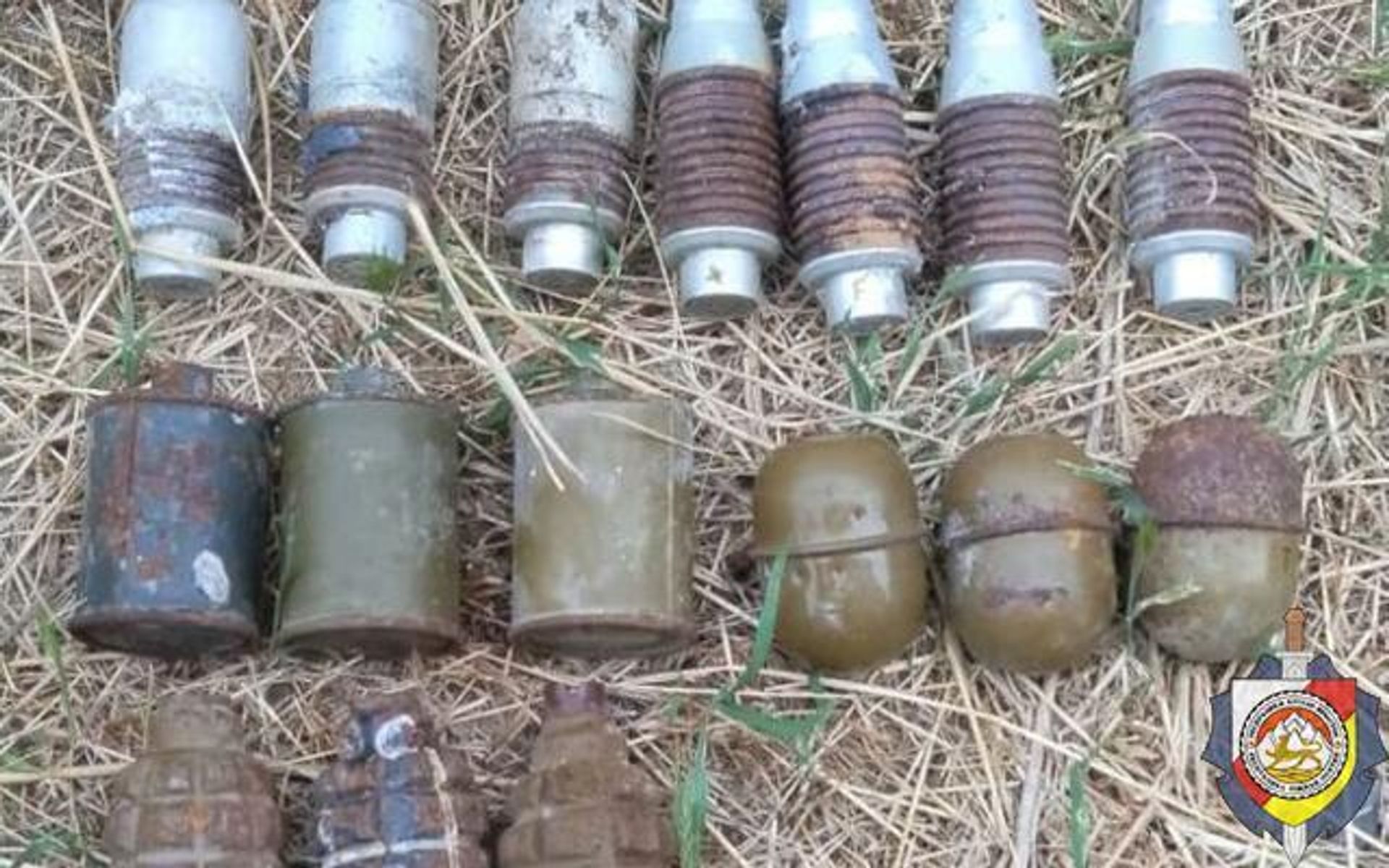 Саперы ОМОН изъяли арсенал боеприпасов из заброшенного здания в Цхинвале - Sputnik Южная Осетия, 1920, 29.07.2026