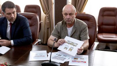 Обсуждение эскизов для оформления новых автобусов