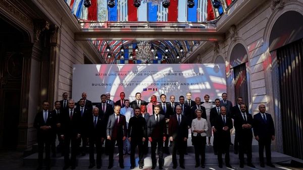 Европейские лидеры, включая президента Украины Владимира Зеленского во время саммита Коалиции желающих, в Париже, Франция, 27 марта 2025 года  - Sputnik Южная Осетия