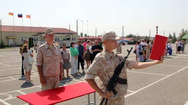 Новобранцы российской военной базы в Южной Осетии принимают военную присягу  - Sputnik Южная Осетия