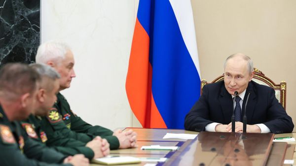 Президент Владимир Путин провел встречу с руководством Министерства обороны - Sputnik Южная Осетия