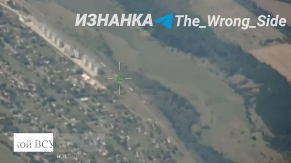 Российские военные ударом ОТРК Искандер-М и БПЛА Герань разгромили ж/д эшелон с военной техникой ВСУ около населённого пункта Вишнёвое в Днепропетровской области, сообщает Telegram-канал Изнанка - Sputnik Южная Осетия