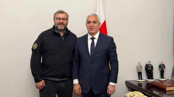 Исполняющий обязанности президента Южной Осетии Марат Камболов и Народный артист России и Южной Осетии Михаил Пореченков - Sputnik Южная Осетия