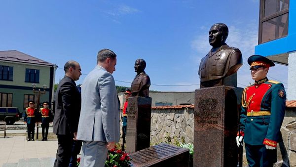 В Южной Осетии почтили память двух Героев Осетии – Амирана Багаева и Азамата Джиоева - Sputnik Южная Осетия