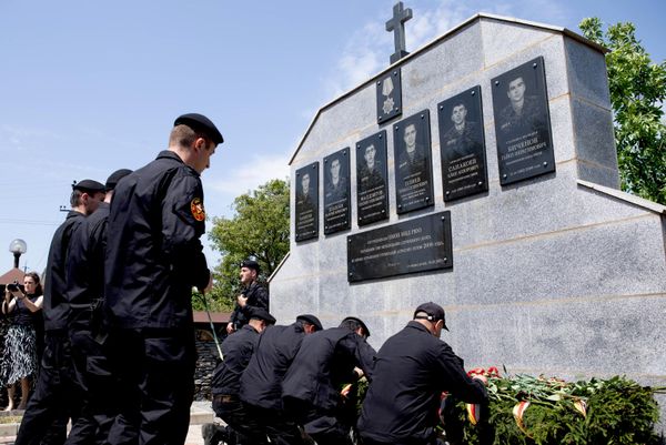 В Южной Осетии почтили память бойцов ОМОН, погибших при защите Цхинвала - Sputnik Южная Осетия
