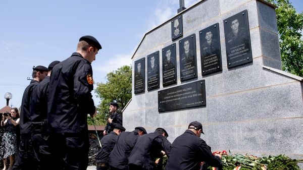 В Южной Осетии почтили память бойцов ОМОН, погибших при защите Цхинвала - Sputnik Южная Осетия