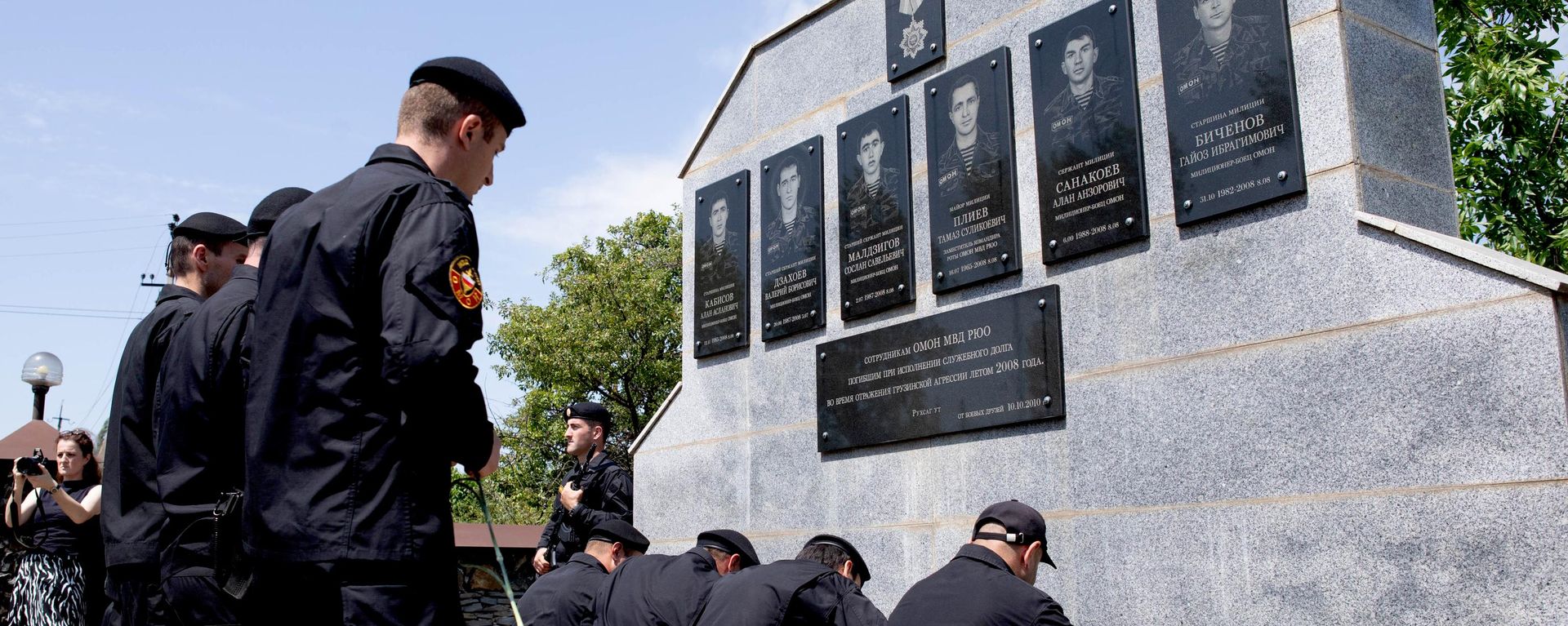 В Южной Осетии почтили память бойцов ОМОН, погибших при защите Цхинвала - Sputnik Южная Осетия, 1920, 08.08.2026