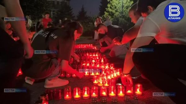 Акция Свеча памяти проходит в эти минуты у стен собора святого Георгия во Владикавказе - Sputnik Южная Осетия