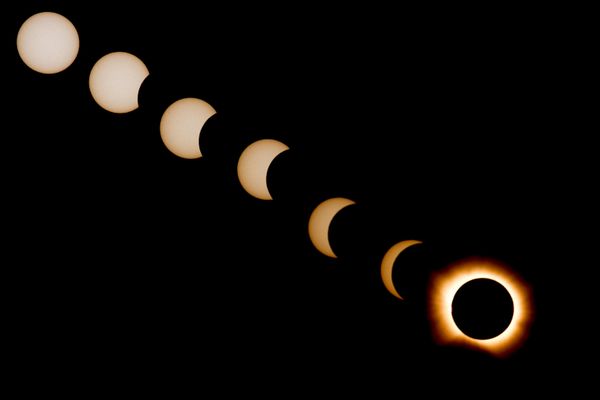 Коллаж фаз солнечного затмения - Sputnik Южная Осетия
