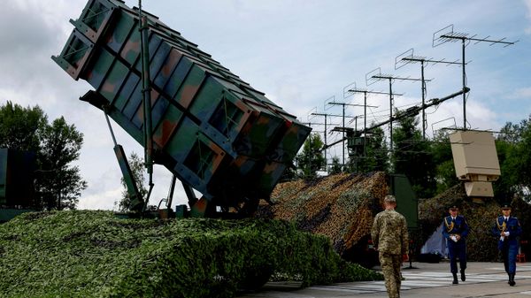 Военнослужащие ВСУ рядом с пусковой установкой зенитного ракетного комплекса Патриот  - Sputnik Южная Осетия