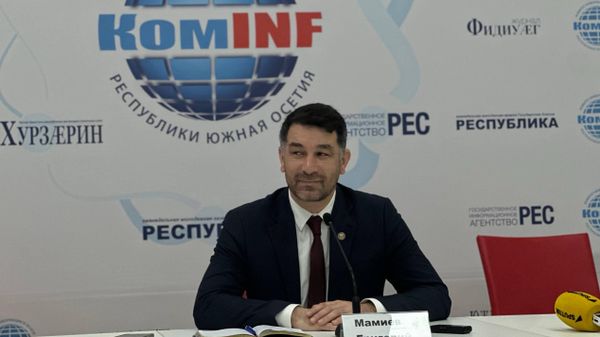 И.о. министра культуры РЮО Григорий Мамиев на пресс-конференции  - Sputnik Южная Осетия
