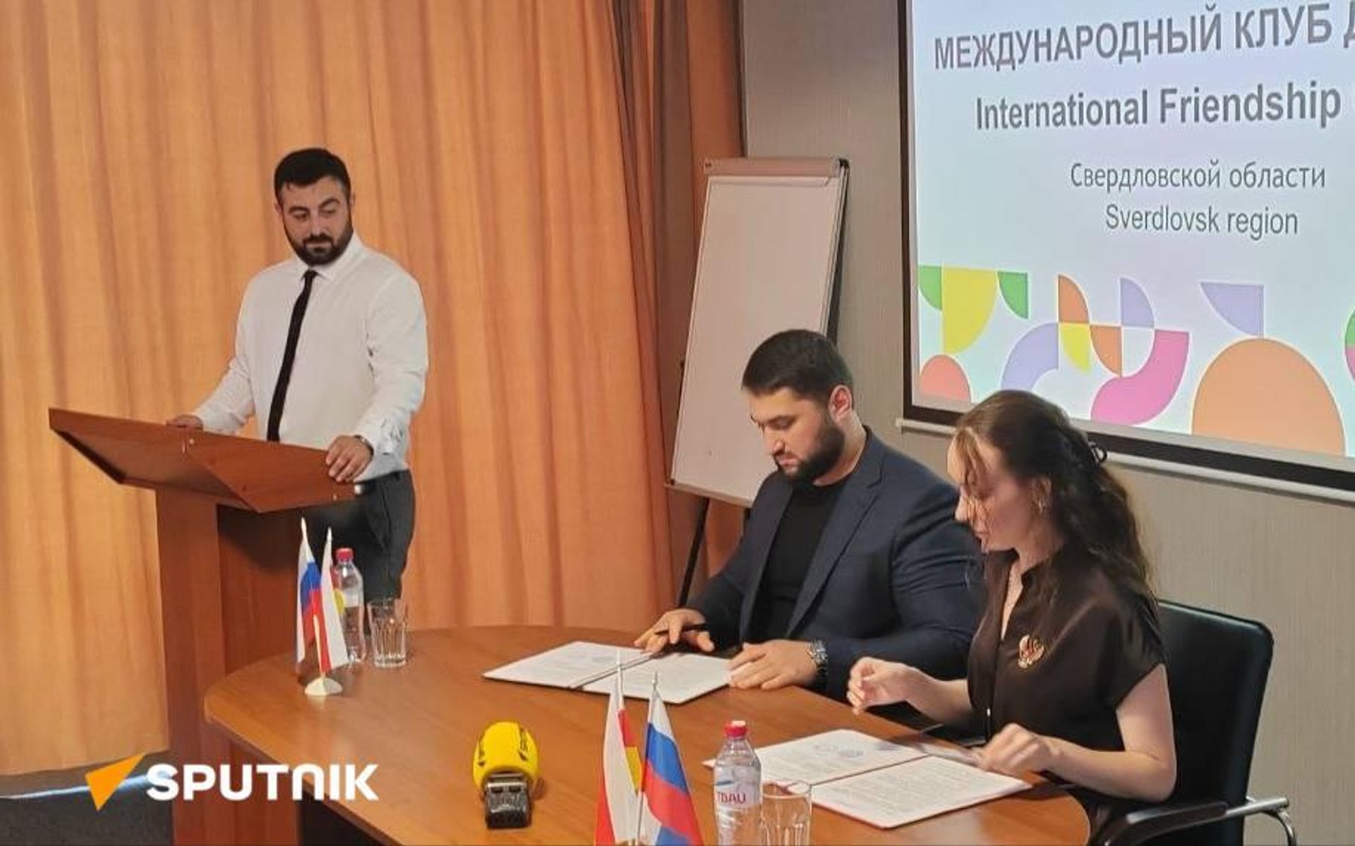 Подписание соглашения о сотрудничестве в сфере молодежной политики между Южной Осетией и Свердловской областью Подписание соглашения о сотрудничестве в сфере молодежной политики между Южной Осетией и Свердловской областью - Sputnik Южная Осетия, 1920, 18.08.2026