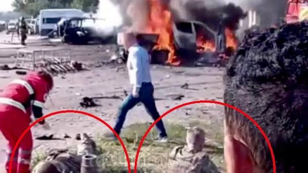 Зеленский заявил, что ВС РФ ударили ракетами по мирному перекрёстку в Харьковской области, но его подставили иностранные наёмники - Sputnik Южная Осетия