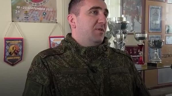 Таймураз Царитов из Южной Осетии за успешно выполненные боевые задачи награжден медалями Суворова и «За боевые отличия» - Sputnik Южная Осетия