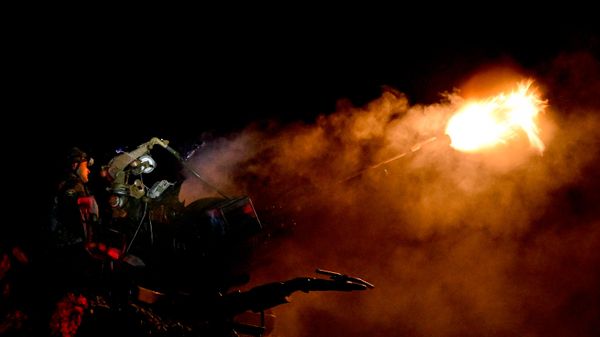 Военнослужащий ведет огонь из зенитной установки ЗУ-23. Архивное фото - Sputnik Южная Осетия