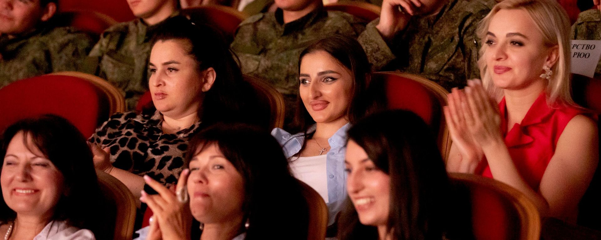 Зрители в театре. Архивное фото Зрители в театре. Архивное фото - Sputnik Южная Осетия, 1920, 19.10.2026