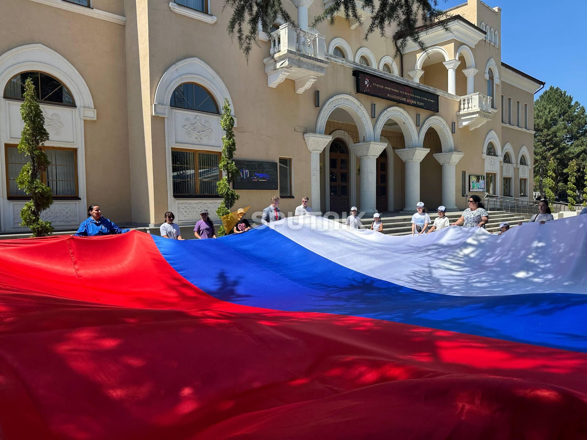 В Цхинвале отметили День Государственного флага России - Sputnik Южная Осетия, 1920, 22.08.2026