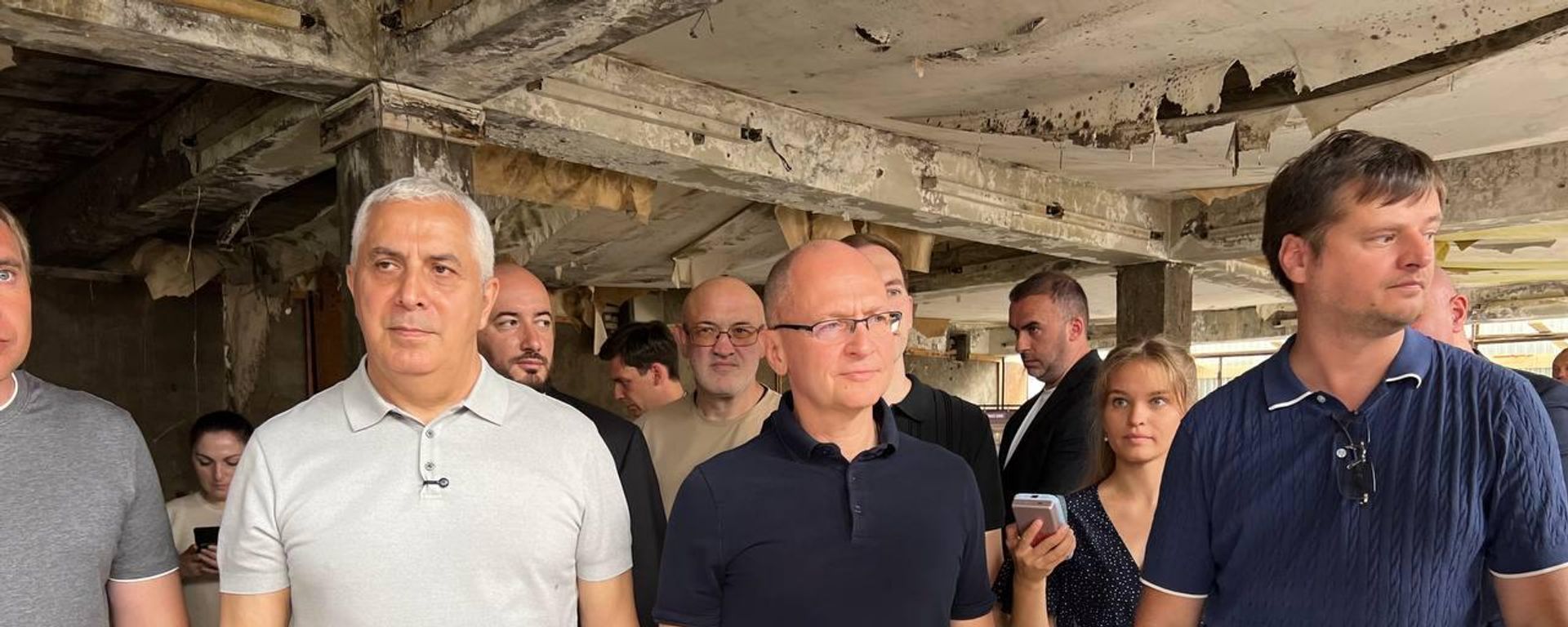 Марат Камболов и Сергей Кириенко побывали на месте строительства будущего молодежного центра в Цхинвале. - Sputnik Южная Осетия, 1920, 25.08.2026