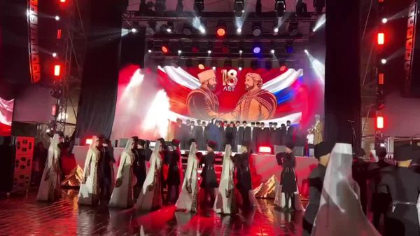 Песней Цхинвал — это наша земля начался праздничный концерт в честь 18-й годовщины признания независимости Южной Осетии - Sputnik Южная Осетия