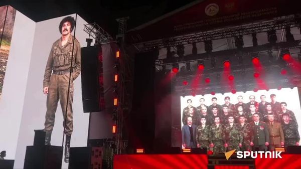 Память всех, кто отдал жизни за мирное небо и свободу Южной Осетии, почтили в ходе концерта в Цхинвале - Sputnik Южная Осетия