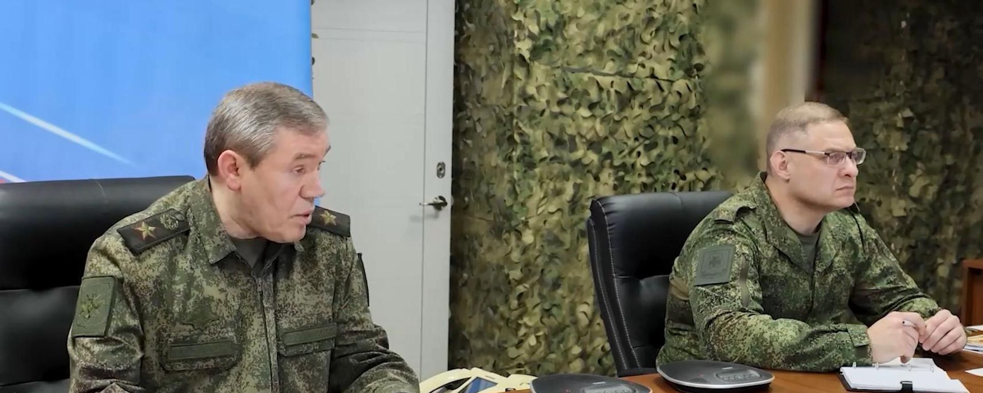 Начальник Генерального штаба ВС России Валерий Герасимов (слева) - Sputnik Южная Осетия, 1920, 27.08.2026