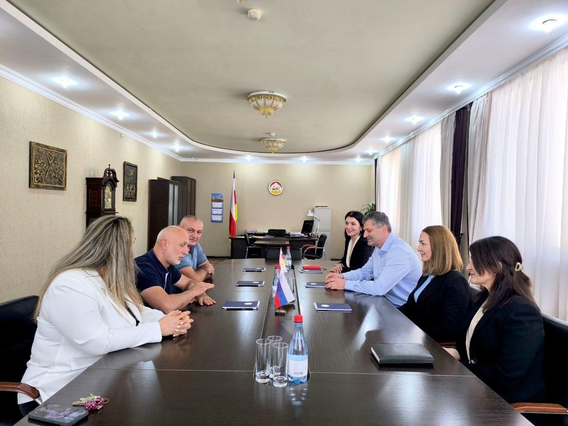 Рабочая встреча руководства министерства юстиции РЮО с начальником управления Минюста России по РСО-Алания Владимиром Цховребовым - Sputnik Южная Осетия, 1920, 28.08.2026