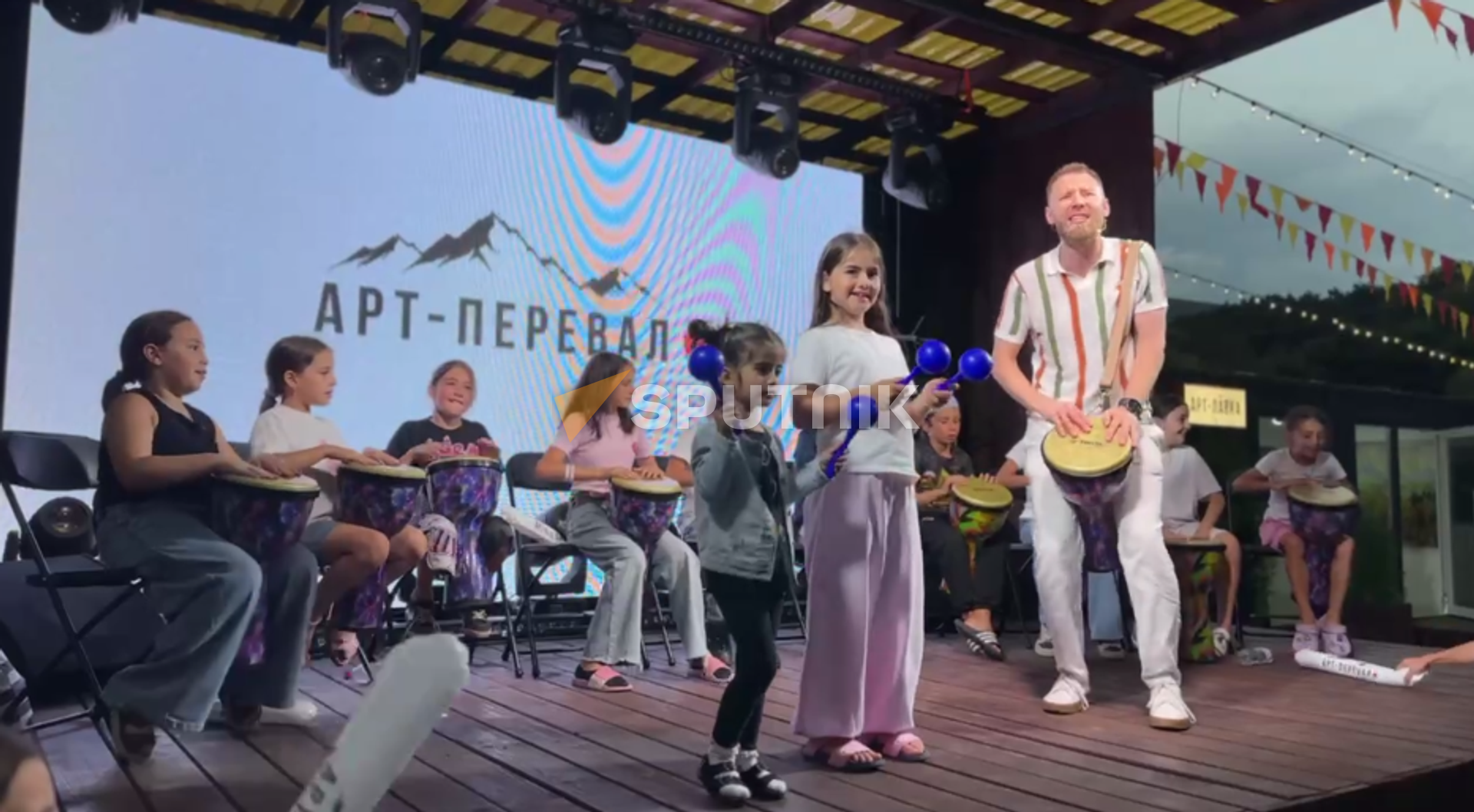 В Арт-перевале состоялась торжественная передача музыкальных инструментов - Sputnik Южная Осетия, 1920, 28.08.2026