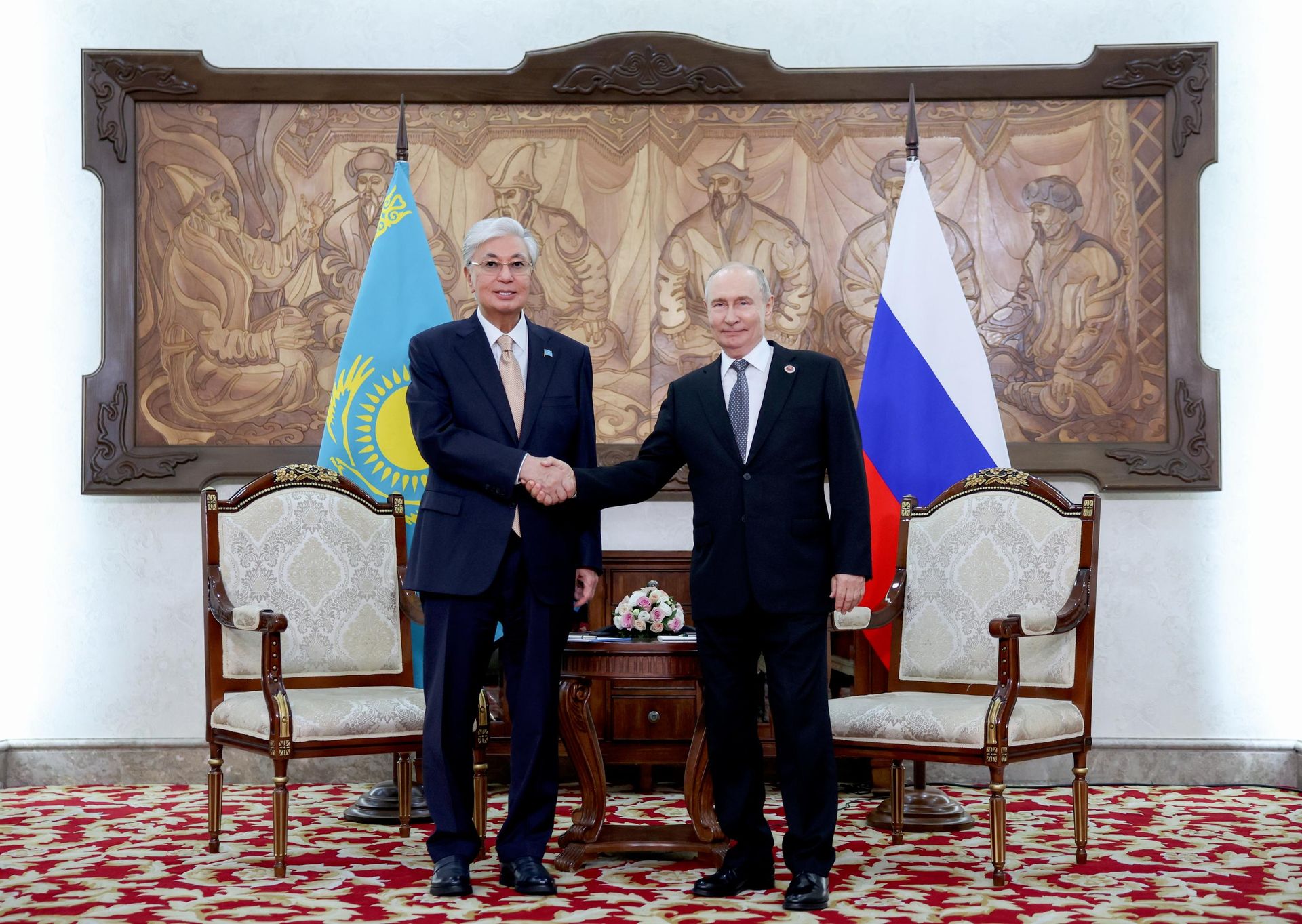 Президент РФ Владимир Путин и президент Казахстана Касым-Жомарт Токаев на саммите ШОС Президент РФ Владимир Путин и президент Казахстана Касым-Жомарт Токаев на саммите ШОС - Sputnik Южная Осетия, 1920, 01.09.2026