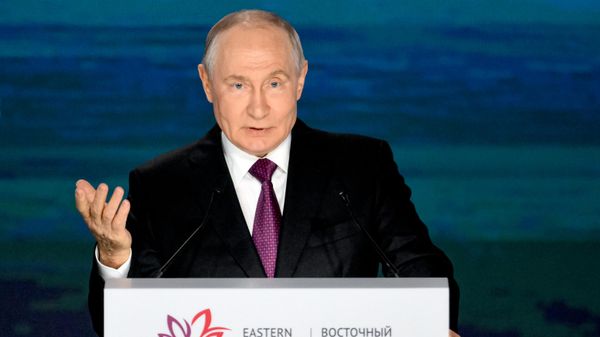 Президент России Владимир Путин на пленарной сессии ВЭФ-2026 - Sputnik Южная Осетия