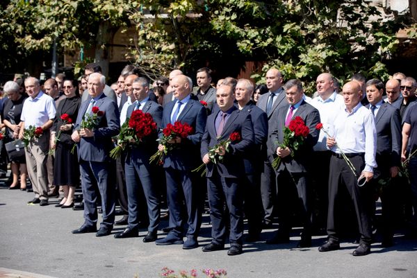 Траурная акция в Южной Осетии памяти жертв теракта в Беслане  - Sputnik Южная Осетия