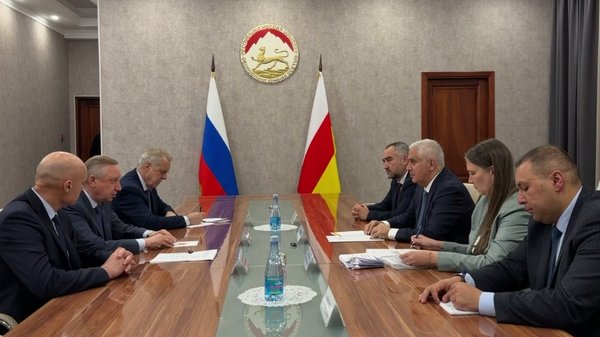 Встреча Марата Камболова с губернатором Санкт-Петербурга Александром Бегловым - Sputnik Южная Осетия