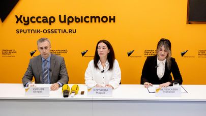 Батраз Хуриев и Мария Котаева на пресс-конференции