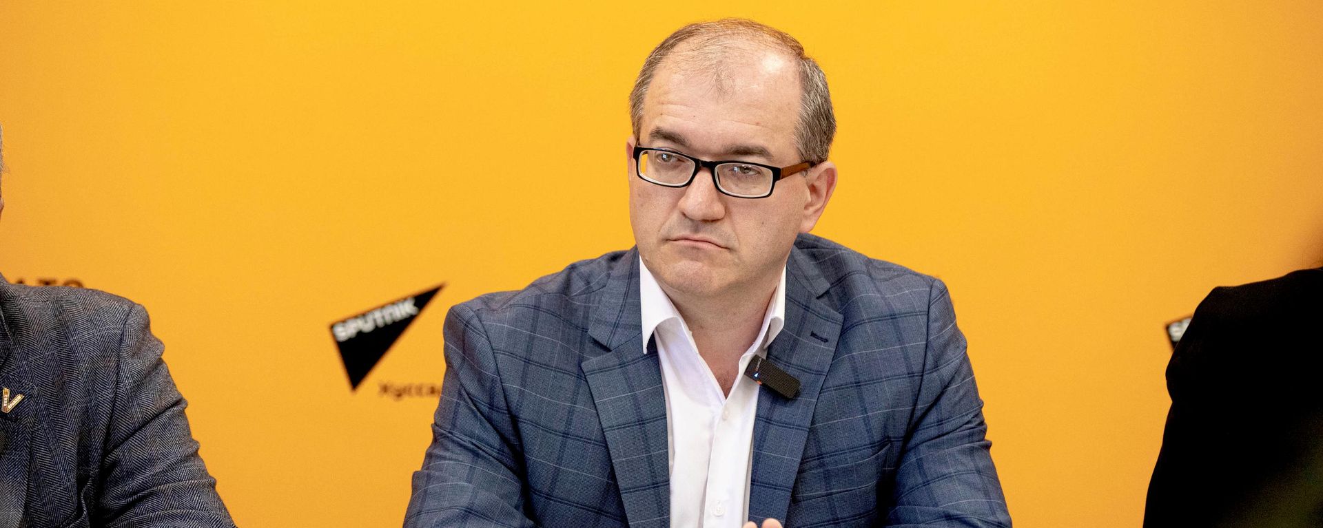 Юрий Вазагов на пресс-конференции  - Sputnik Южная Осетия, 1920, 12.09.2026