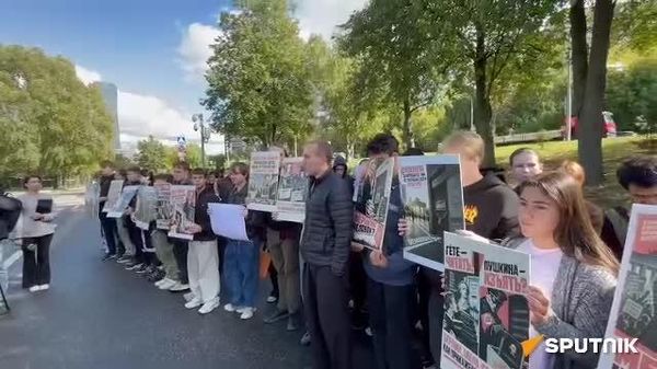 В Москве прошёл протест против закрытия Русского дома в Берлине - Sputnik Южная Осетия