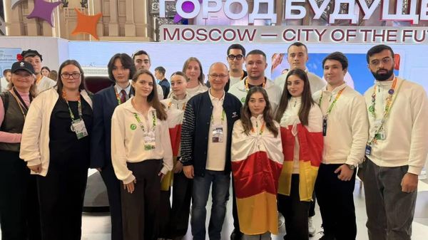 Сергей Кириенко фембӕлд Хуссар Иры делегациимӕ фӕсивӕдон форумы рӕстӕджы Екатеринбургы - Sputnik Хуссар Ирыстон