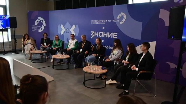 Мария Гассиева из Южной Осетии приняла участие в Диалоге поколений на Международном фестивале молодежи - Sputnik Южная Осетия
