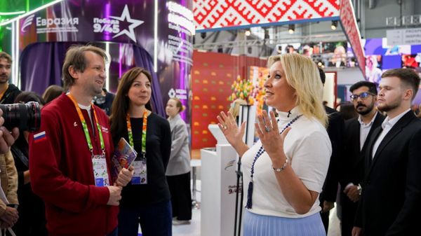 Стенд об истории Великой Победы представила АНО Евразия на фестивале молодежи - Sputnik Южная Осетия
