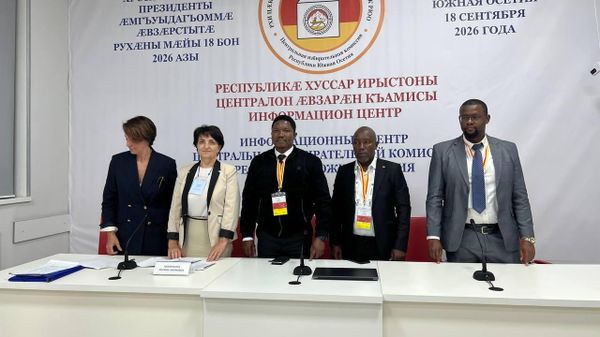 Брифинг международных наблюдателей из Танзании и Кении в информационном центре ЦИК РЮО  - Sputnik Хуссар Ирыстон